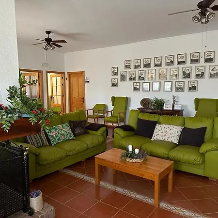 La Casa Barata, Cedillo