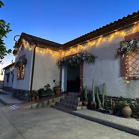 La Casa Barata, Casa rural